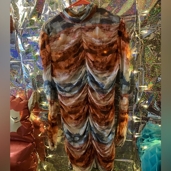 Landscaped Ruched Dress - Picture 7 of 10